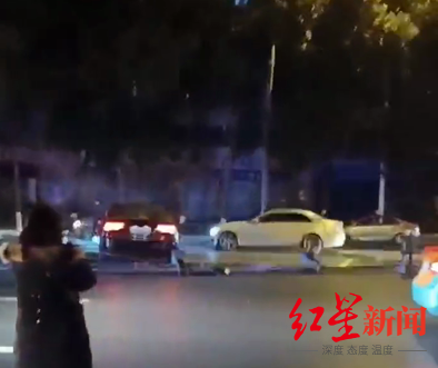 绵阳司机凌晨撞上道路施工人员致1死1伤：自称喝了酒，事发后弃车逃逸休闲区蓝鸢梦想 - Www.slyday.coM