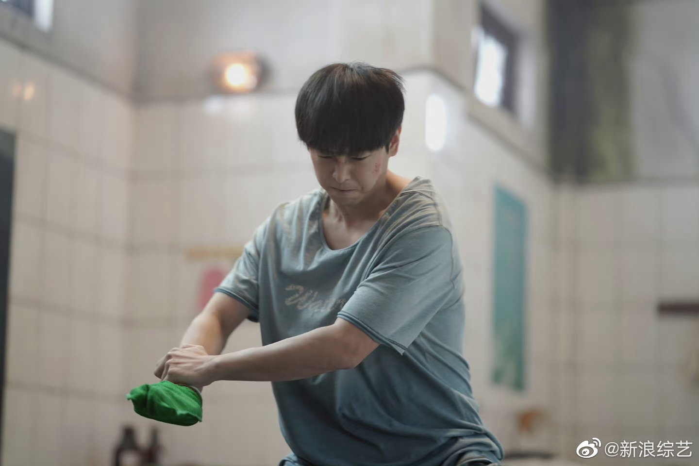 沐浴之王|彭昱畅_新浪新闻