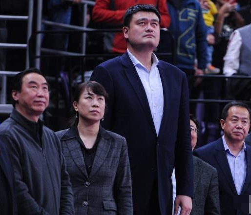 篮协将换届，球迷热议朱芳雨和王芳，现在是什么职务，年薪多少钱休闲区蓝鸢梦想 - Www.slyday.coM