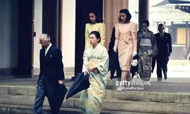 优美子的颜值真高,不亚于美智子,雅子大婚母亲的表情说明一切休闲区蓝鸢梦想 - Www.slyday.coM 优美子的颜值真高,不亚于美智子,雅子大婚母亲的表情说明一切休闲区蓝鸢梦想 - Www.slyday.coM