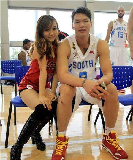 篮协将换届，球迷热议朱芳雨和王芳，现在是什么职务，年薪多少钱休闲区蓝鸢梦想 - Www.slyday.coM