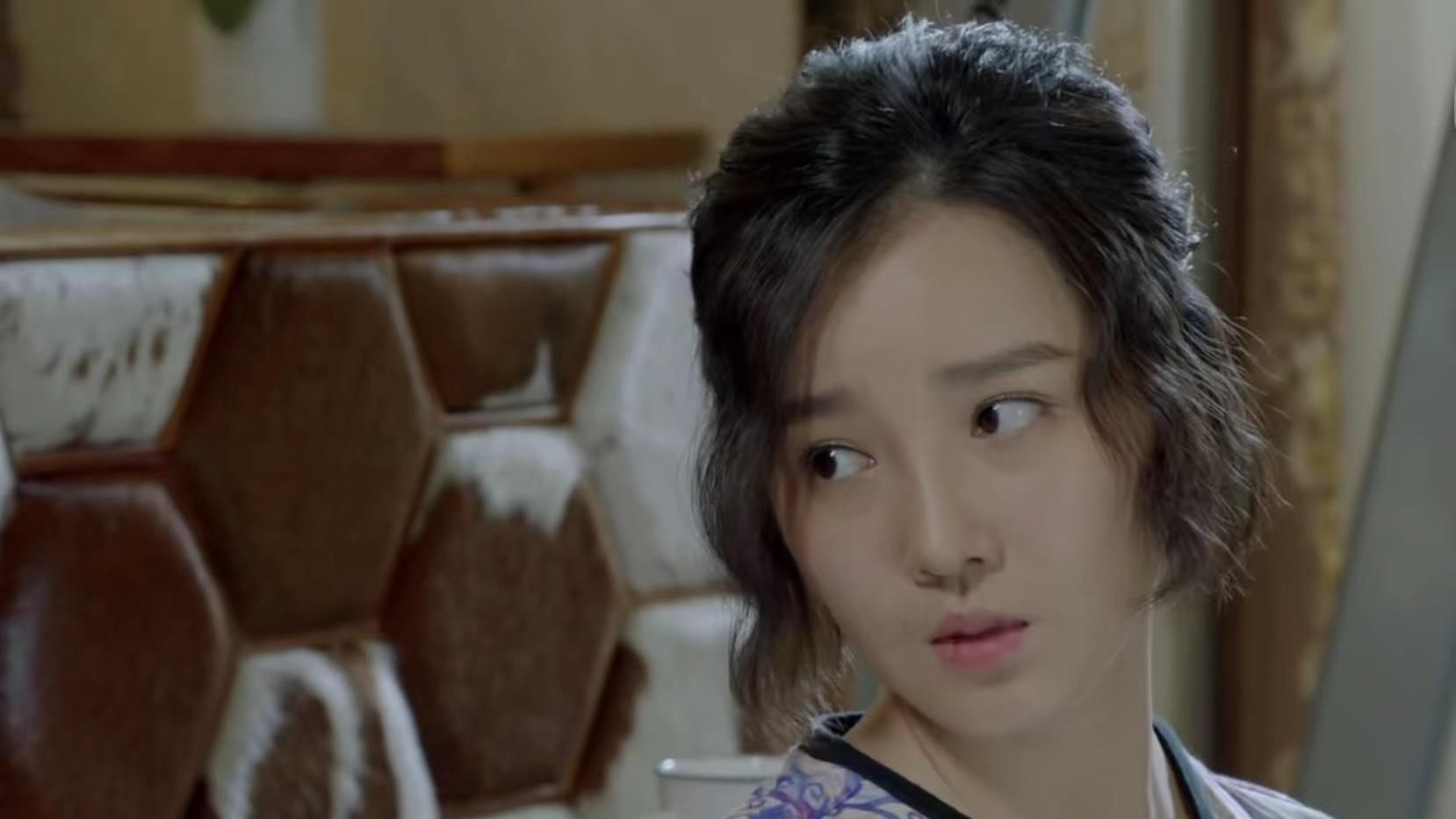 陈小纭也算是出道较早的女演员了,早在2016年的电视剧《小团圆》里