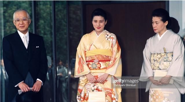 优美子的颜值真高,不亚于美智子,雅子大婚母亲的表情说明一切休闲区蓝鸢梦想 - Www.slyday.coM 优美子的颜值真高,不亚于美智子,雅子大婚母亲的表情说明一切休闲区蓝鸢梦想 - Www.slyday.coM