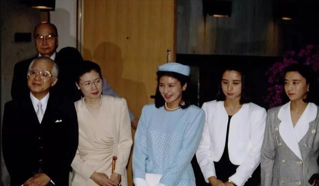 优美子的颜值真高,不亚于美智子,雅子大婚母亲的表情说明一切休闲区蓝鸢梦想 - Www.slyday.coM 优美子的颜值真高,不亚于美智子,雅子大婚母亲的表情说明一切休闲区蓝鸢梦想 - Www.slyday.coM