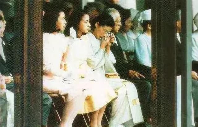 优美子的颜值真高,不亚于美智子,雅子大婚母亲的表情说明一切休闲区蓝鸢梦想 - Www.slyday.coM 优美子的颜值真高,不亚于美智子,雅子大婚母亲的表情说明一切休闲区蓝鸢梦想 - Www.slyday.coM