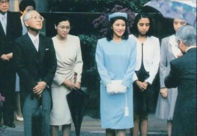 优美子的颜值真高,不亚于美智子,雅子大婚母亲的表情说明一切休闲区蓝鸢梦想 - Www.slyday.coM 优美子的颜值真高,不亚于美智子,雅子大婚母亲的表情说明一切休闲区蓝鸢梦想 - Www.slyday.coM