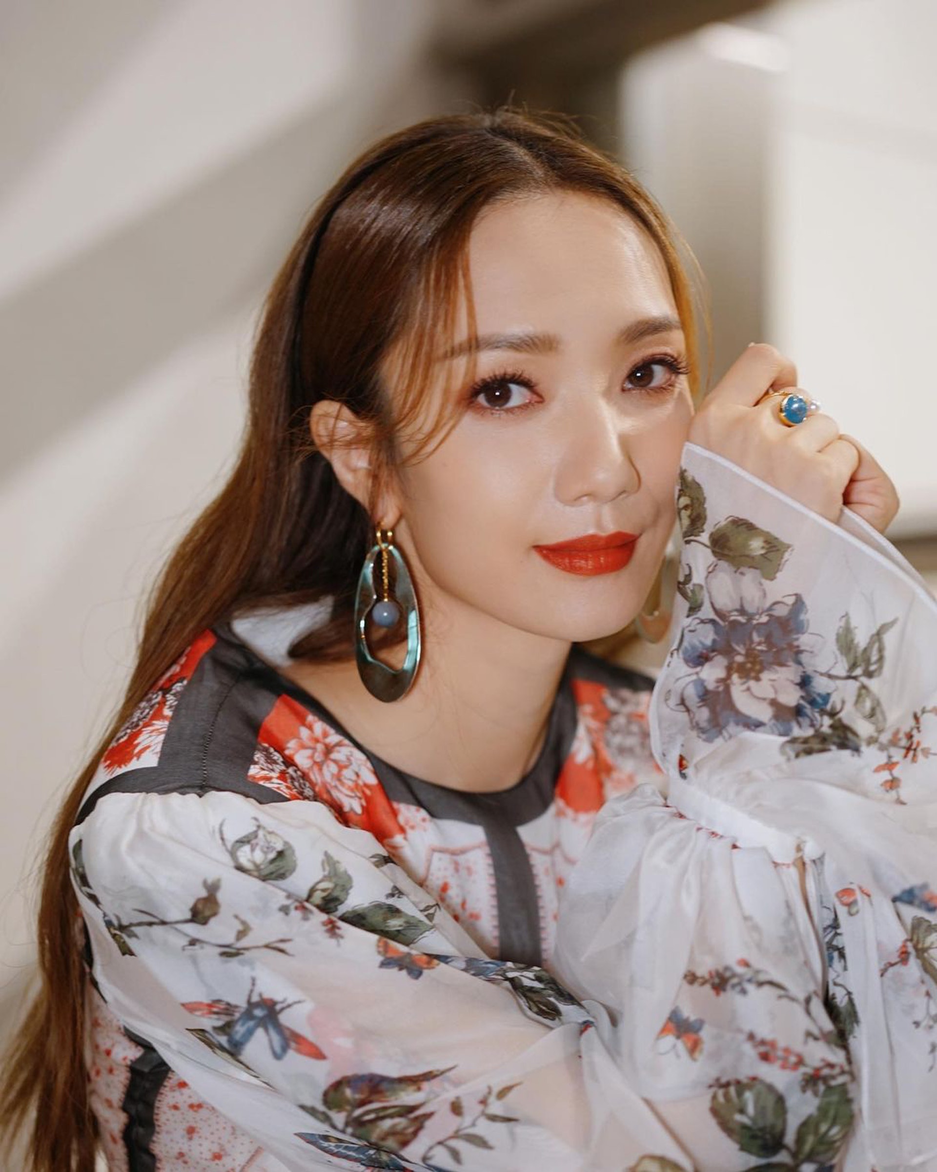 不舍tvb花旦王君馨宣布离巢效力公司14年始终不受重视