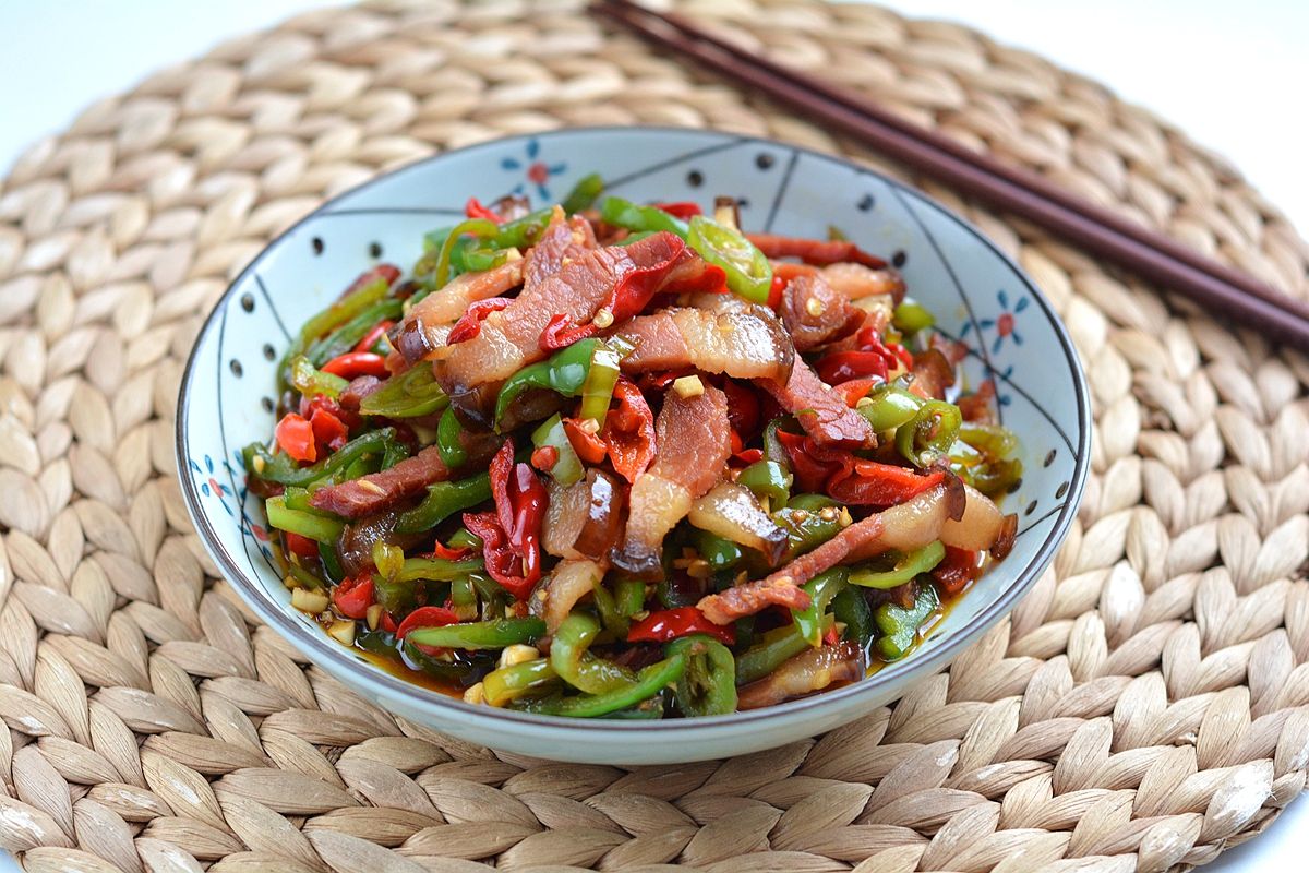 腊肉怎么做才好吃建议配上辣椒炒好看又好吃