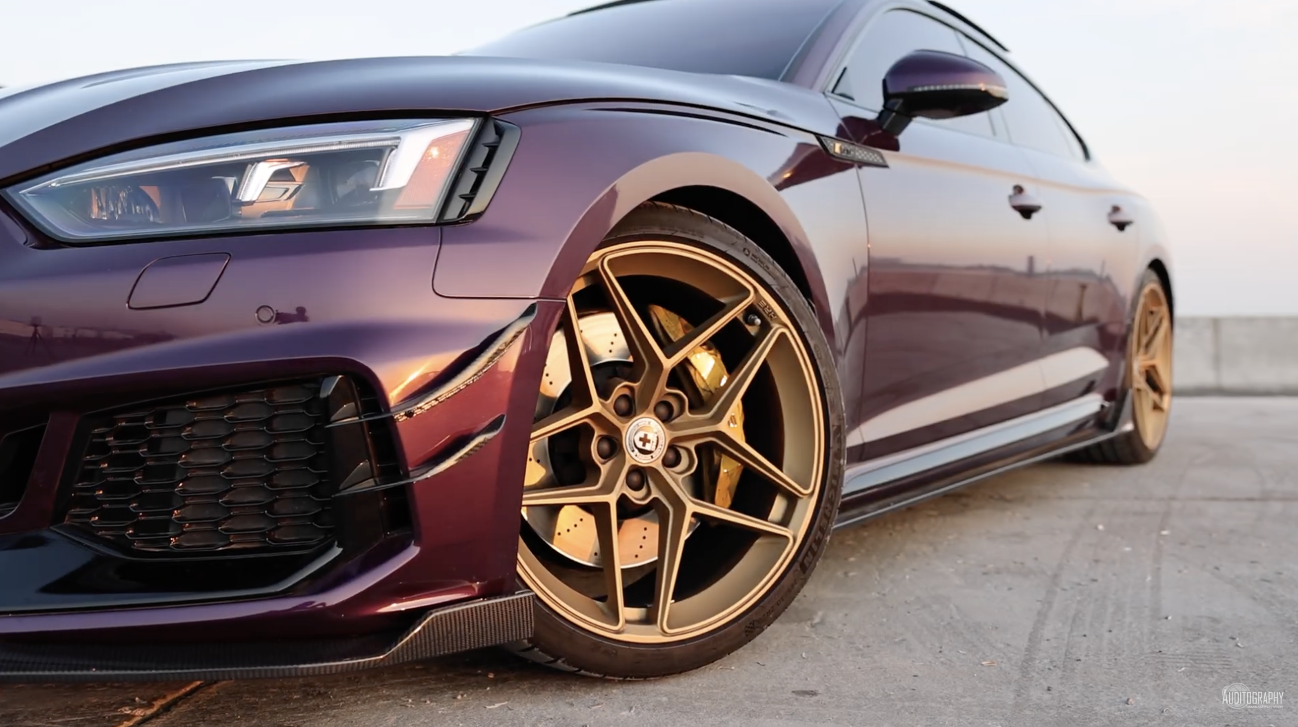 奥迪rs5改装方案内饰异型方向盘抓人眼球你爱了吗