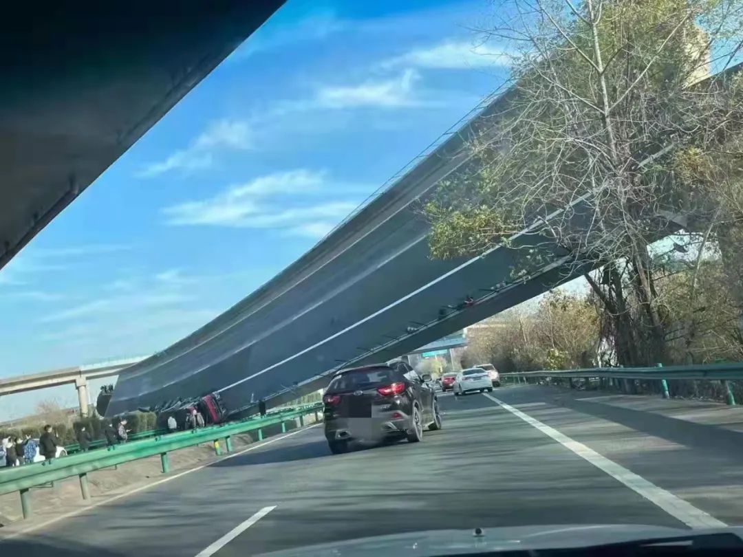 湖北鄂州高速公路桥垮塌已致4死8伤-大河新闻