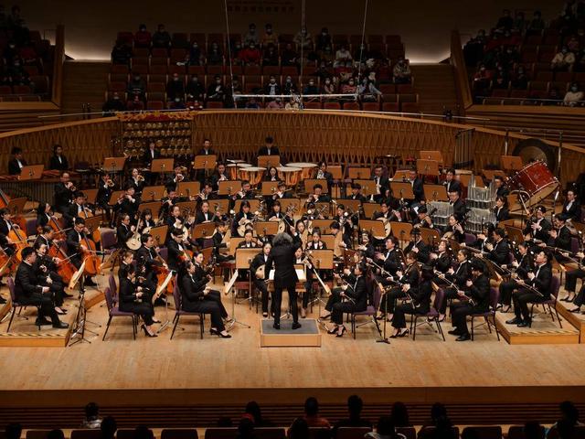 "创新的民族乐器的运用,使作品的呈现更加丰富.