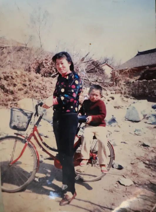 俩月吸粉1600多万！“张同学”到底是谁？休闲区蓝鸢梦想 - Www.slyday.coM