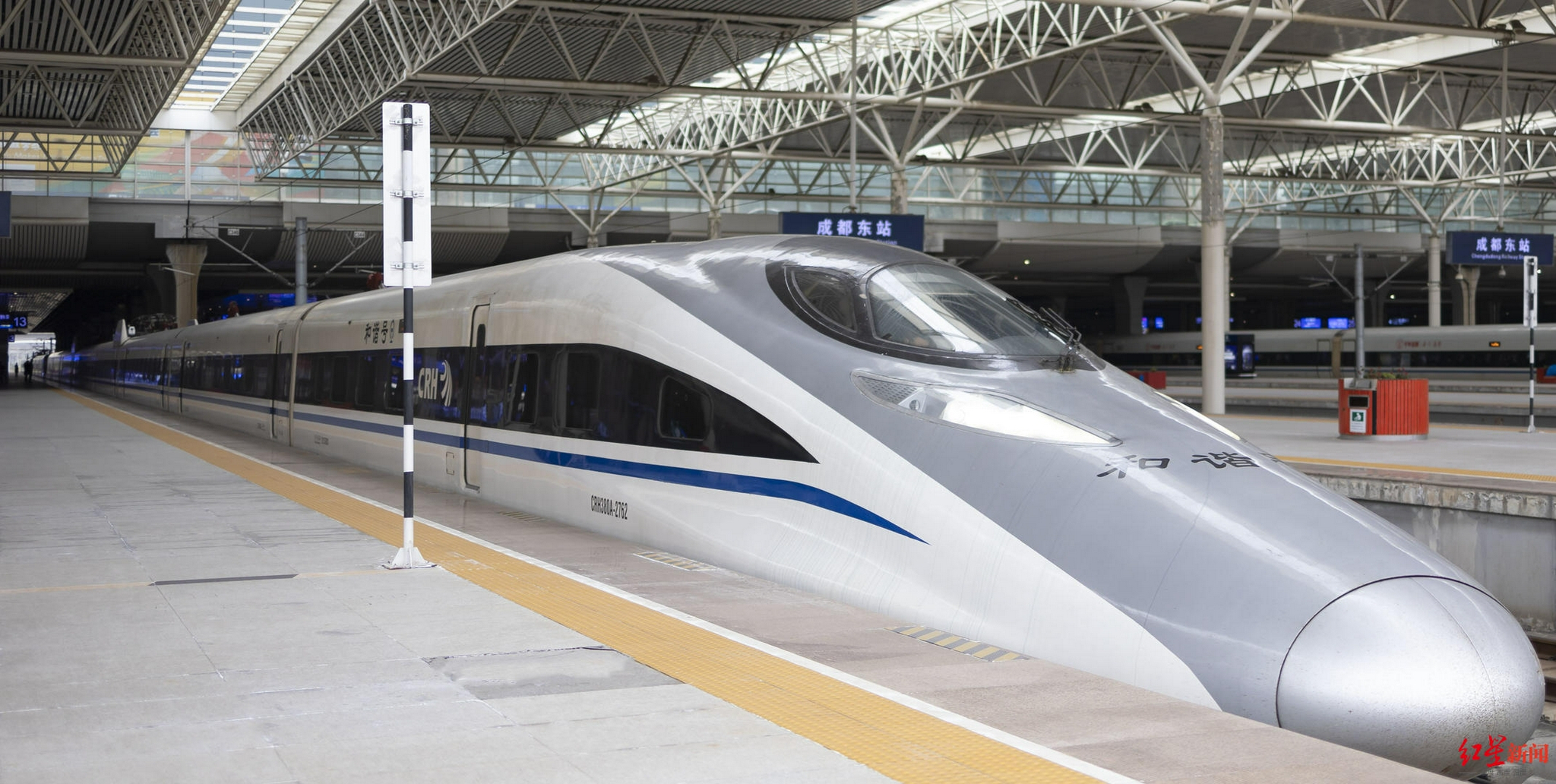 成渝双向奔赴日均约60000人次乘着高铁动车往返双城