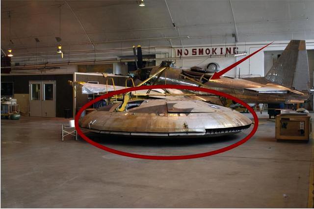 18号机库是ufo研发基地里面有绿皮肤外星人和人造飞碟