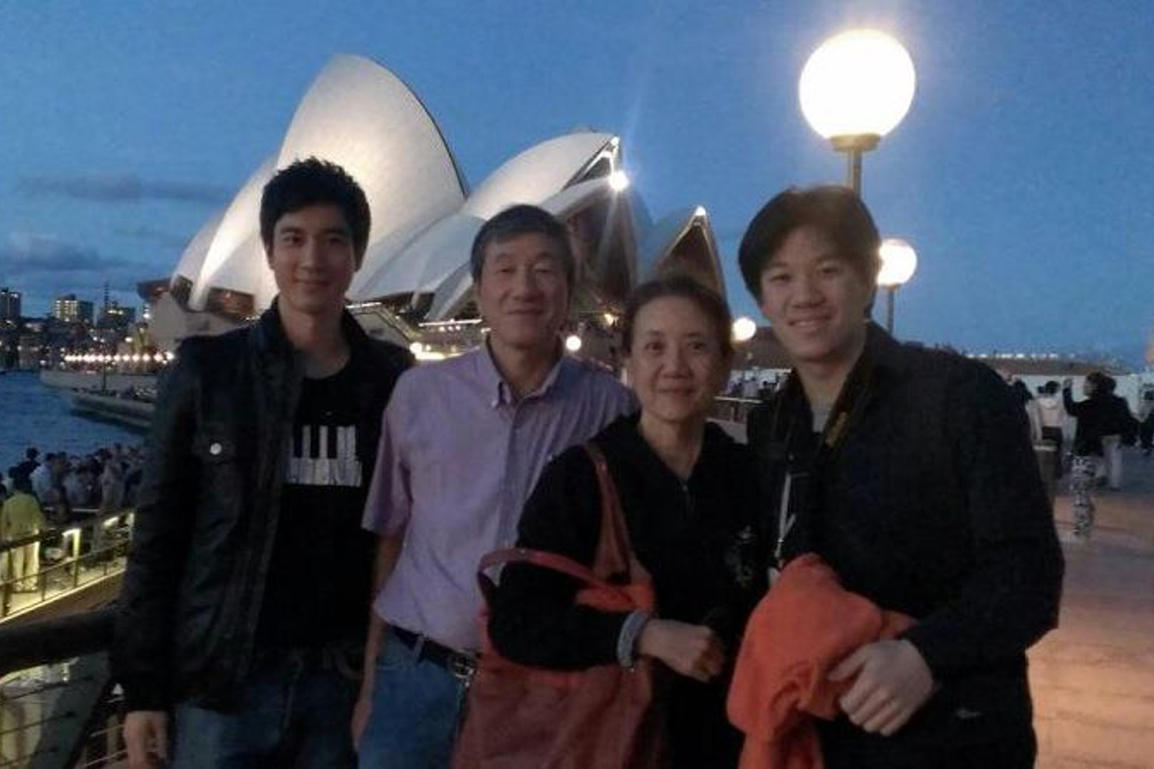 王爸爸缘何看不上李靓蕾原来王家全是高才生王力宏是最差的