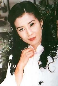 "哑巴新娘"岳翎和老公相爱15年,坚持丁克,老公是圈外人?