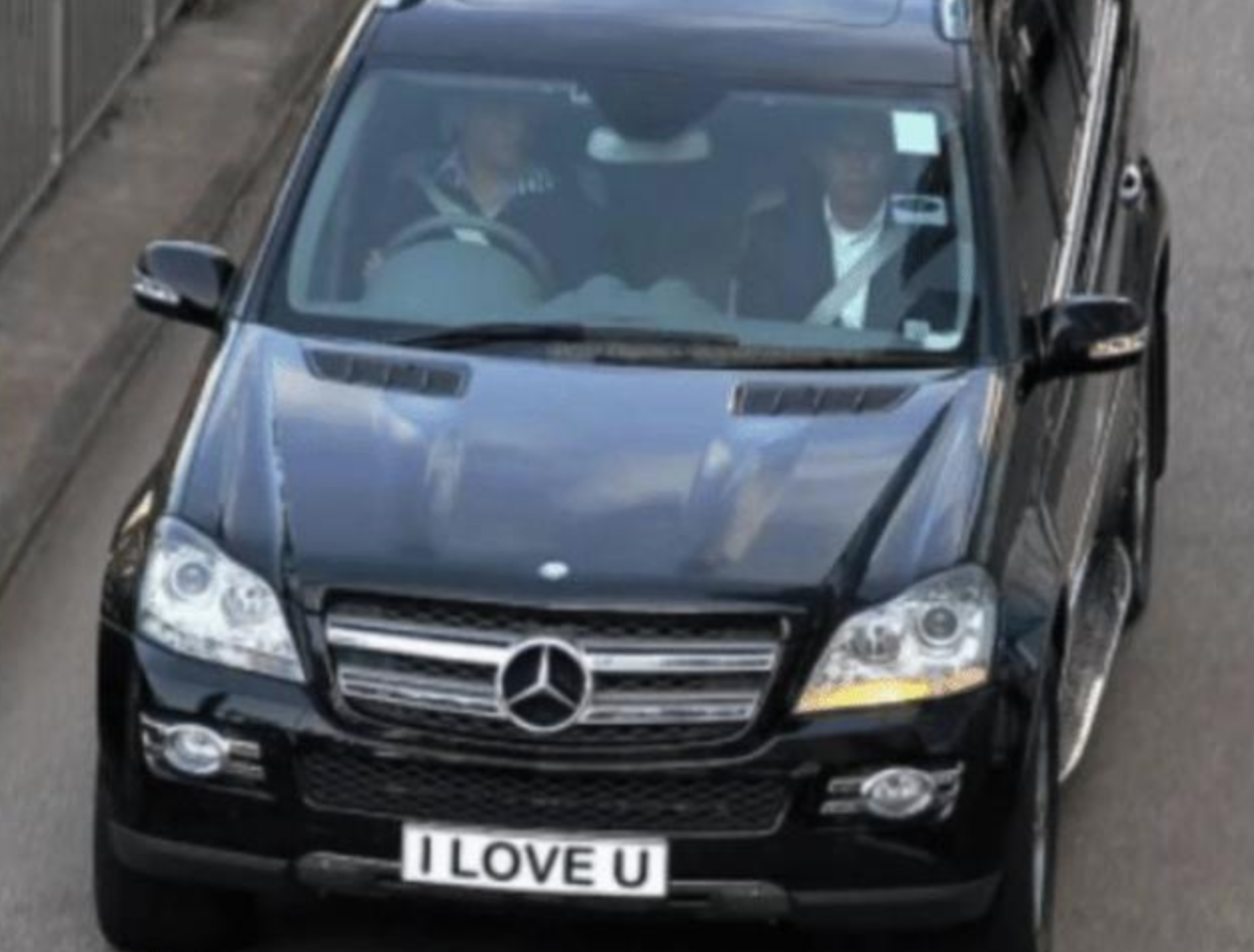 刘銮雄露脸座驾成焦点车牌号我爱你曾花140万为甘比所投