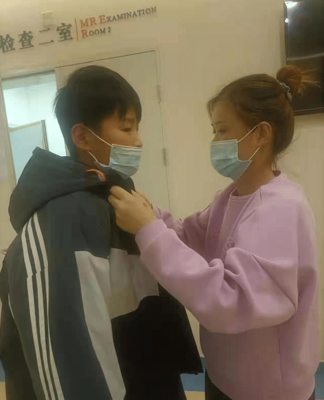 38岁母亲割肝救子,“只要俺儿能活,把命给他我也愿意”休闲区蓝鸢梦想 - Www.slyday.coM 38岁母亲割肝救子,“只要俺儿能活,把命给他我也愿意”休闲区蓝鸢梦想 - Www.slyday.coM