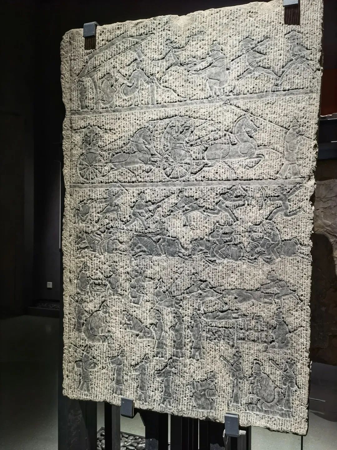 著名的孝堂山祠堂,嘉祥武氏祠,沂南北寨汉墓等画像石的代表作品通过不