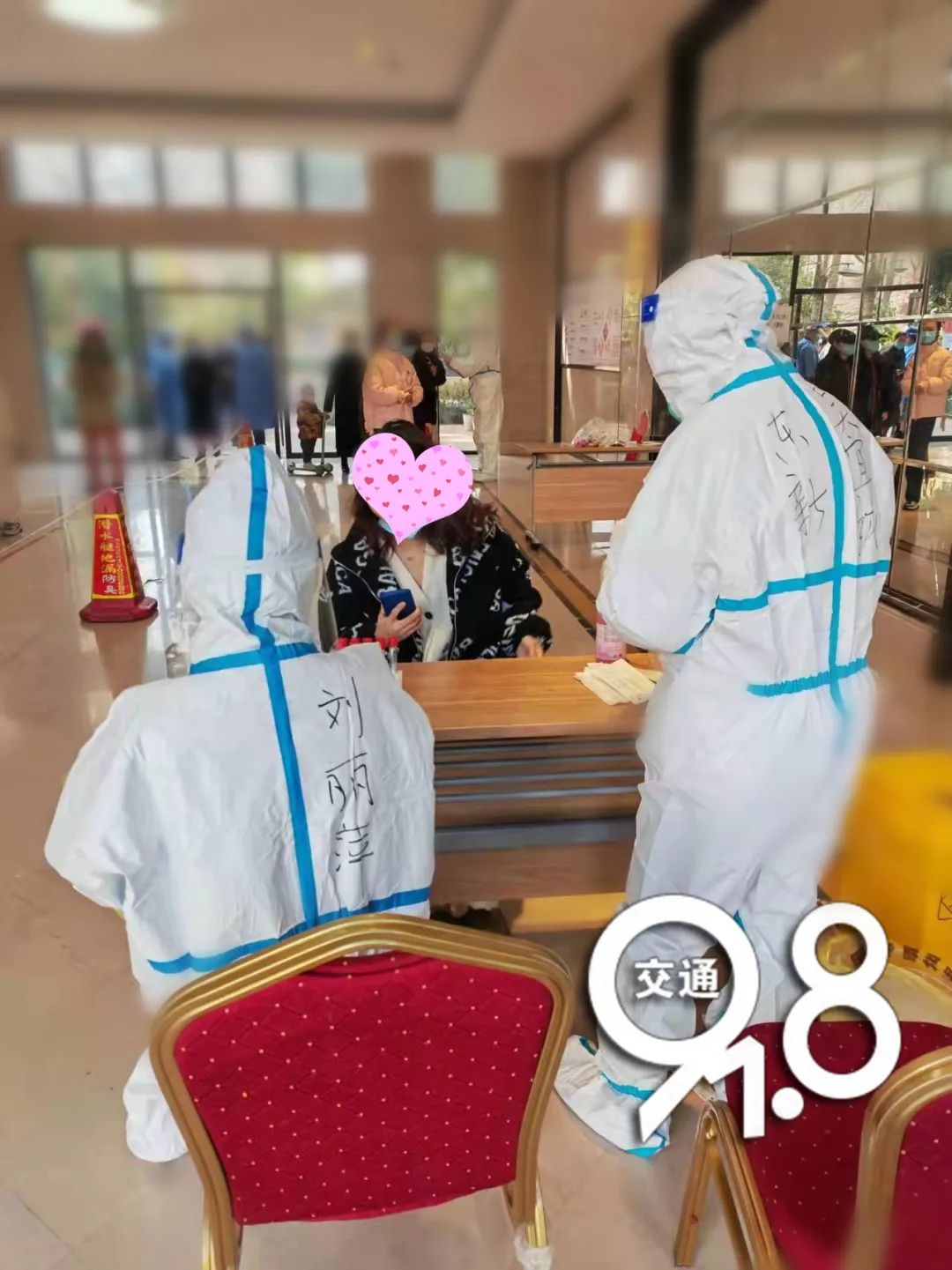 杭州一封控小区里,她每天都抱着电饭煲上岗……|杭州市|医生|新冠肺炎