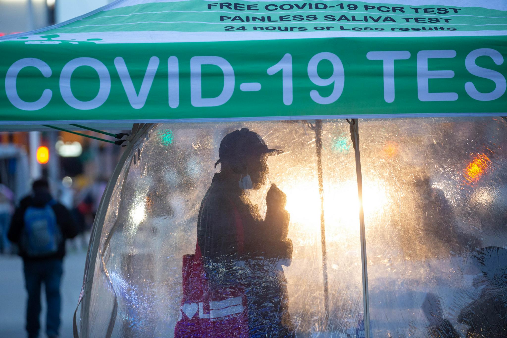 新冠疫情加重美国多地紧张应对