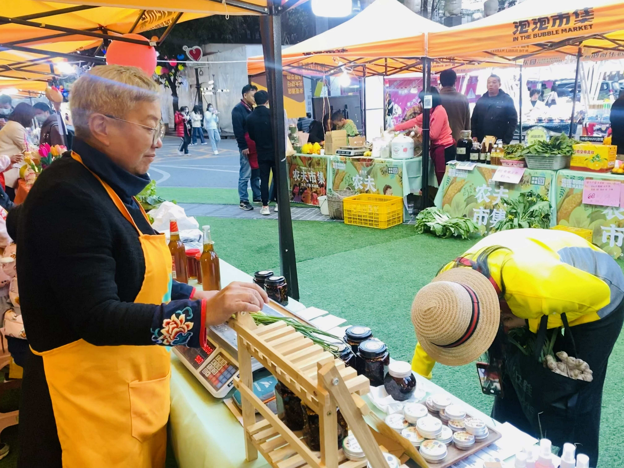 据悉,参与此次市集活动的有完全杜绝使用化肥,采用酵