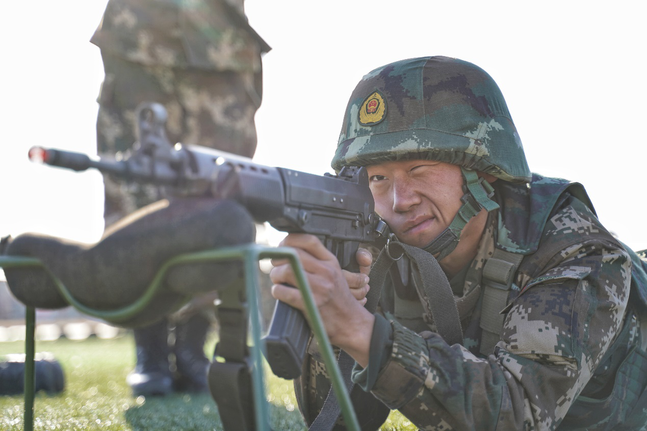 武警新兵实战训练大图来袭,点"燃"冬季!|陕西省_新浪新闻
