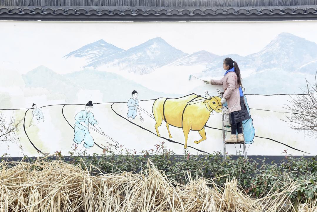 墙画扮靓村庄