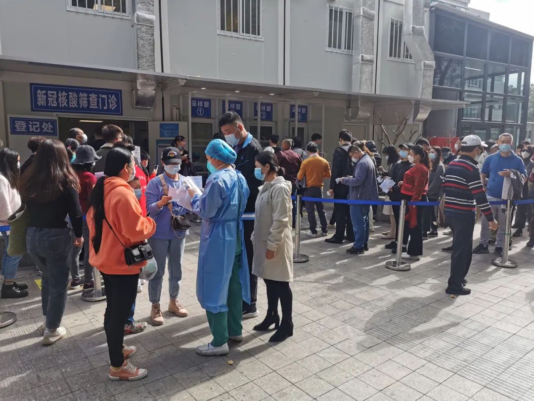 返乡新政一出核酸检测火了深圳多家医院排长龙