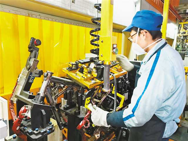 重庆经济总量突破2.5万亿 汽车和电子信息产业扭转乾坤