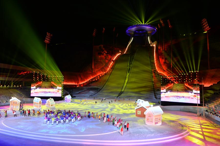 ▲ 2020年12月21日，河北省第二届冰雪运动会开幕 “雪如意”初亮相。新华社记者 金皓原 摄