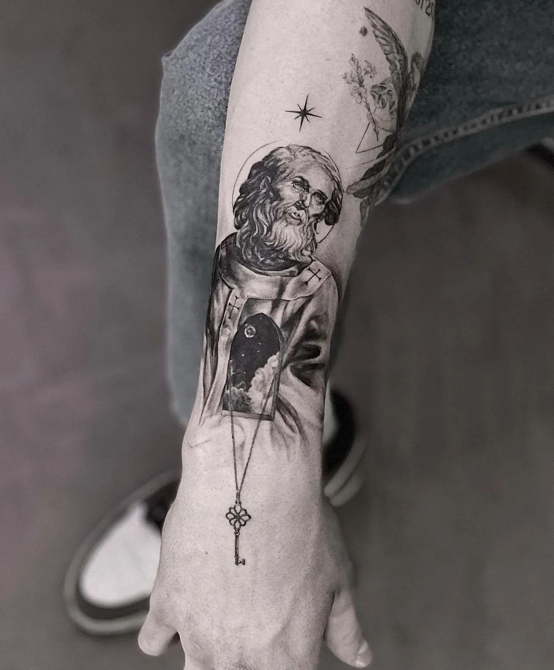 壁纸| 黑白线条勾勒的质感纹身