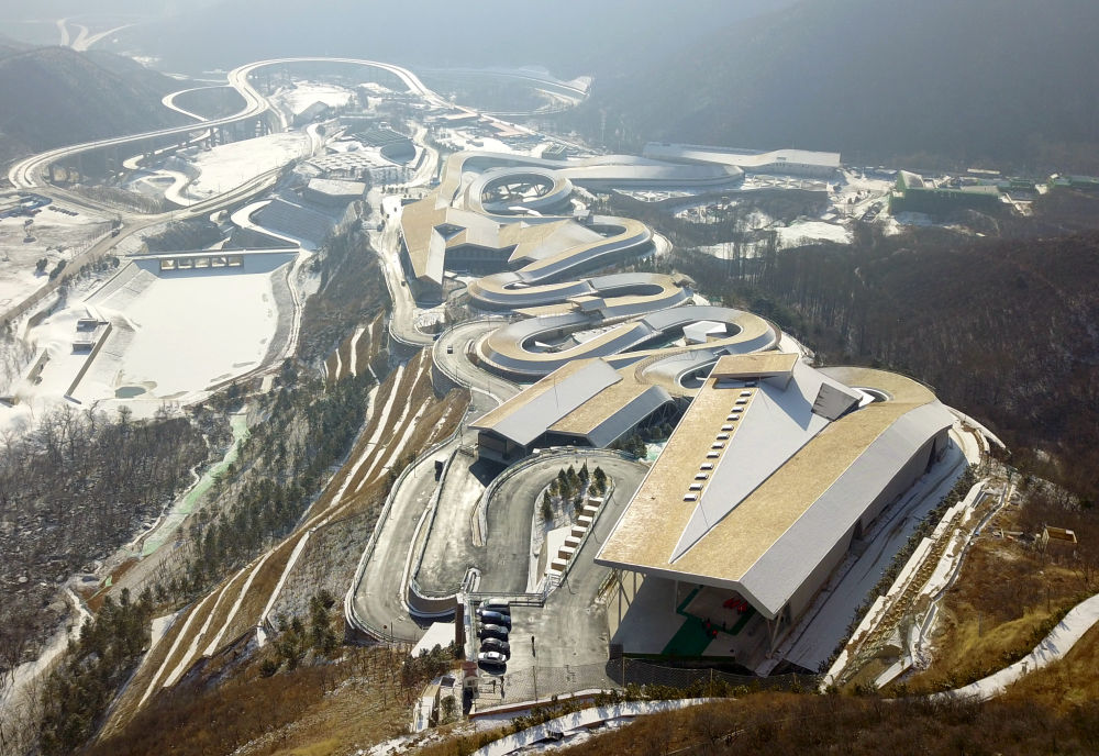 　　这是2021年1月19日拍摄的国家雪车雪橇中心（无人机照片）。新华社记者 张晨霖 摄