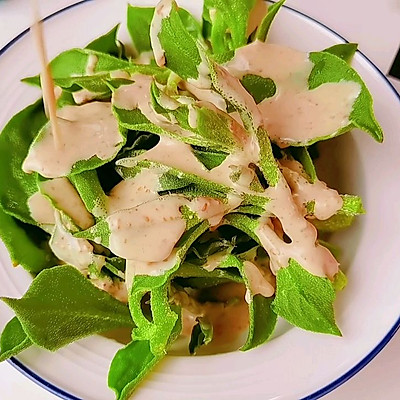 3,摆盘2,轻柔掰断茎杆 清洗干净1,选择新鲜的冰菜做法步骤芝麻酱 2勺