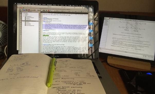 女大学生苦练“鲸落字体”,唯美有寓意,比“奶酪体”还受青睐休闲区蓝鸢梦想 - Www.slyday.coM 女大学生苦练“鲸落字体”,唯美有寓意,比“奶酪体”还受青睐休闲区蓝鸢梦想 - Www.slyday.coM