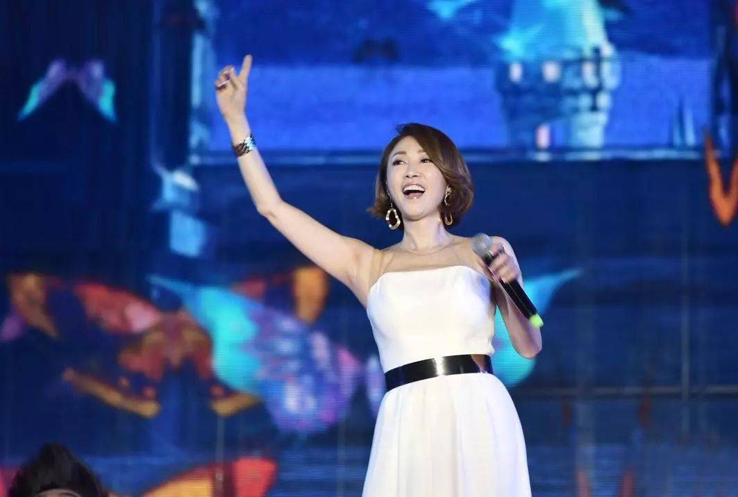 著名歌星李翊君:爱婆婆就是爱自己,对湖北武汉情有独