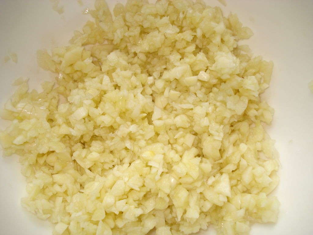 饭店里的蒜蓉粉丝蒸大虾很好吃自己在家也能做出来一点不难