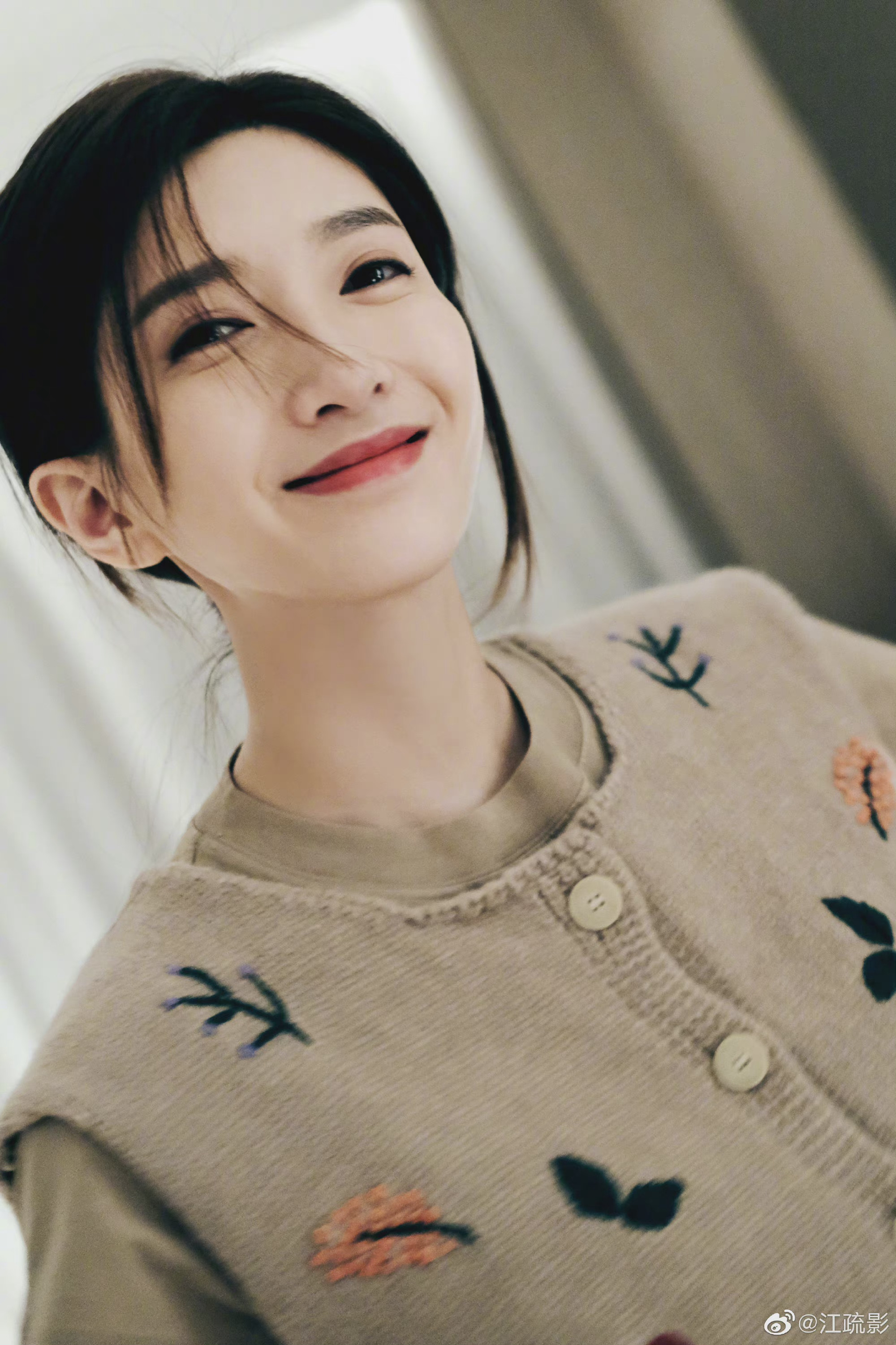 江疏影晒最新对镜自拍