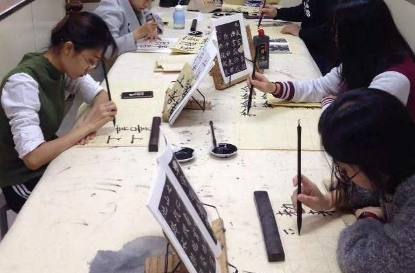 女大学生苦练“鲸落字体”,唯美有寓意,比“奶酪体”还受青睐休闲区蓝鸢梦想 - Www.slyday.coM 女大学生苦练“鲸落字体”,唯美有寓意,比“奶酪体”还受青睐休闲区蓝鸢梦想 - Www.slyday.coM