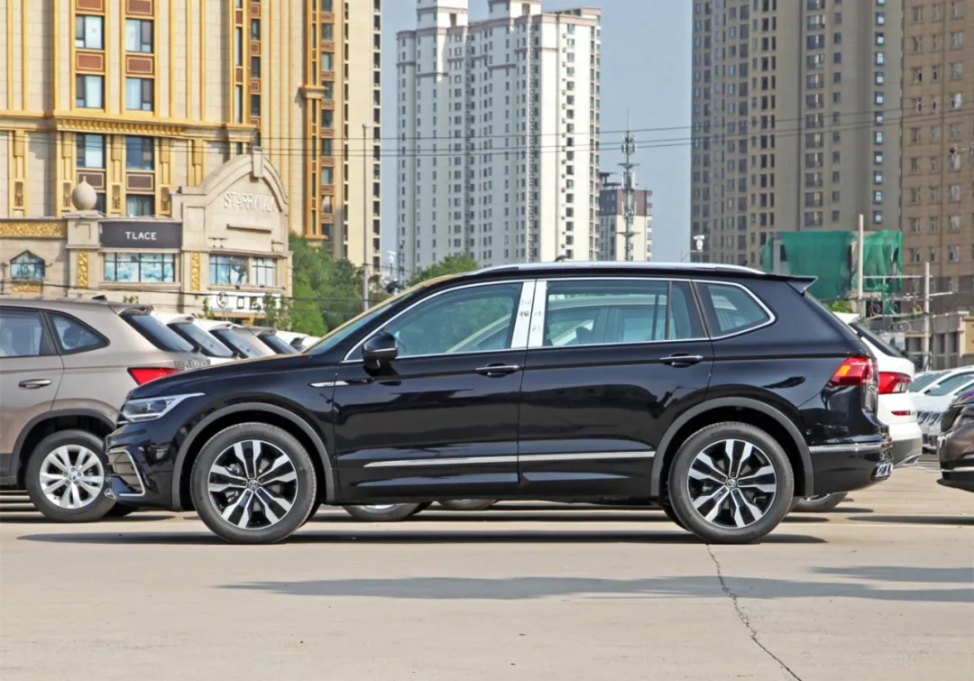 车300轴距近2米8降35万销量从421暴涨到13265