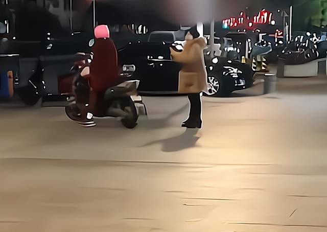 心真大！老人打麻将，弄丢孙子，当街扇自己耳光，网友：不负责任休闲区蓝鸢梦想 - Www.slyday.coM