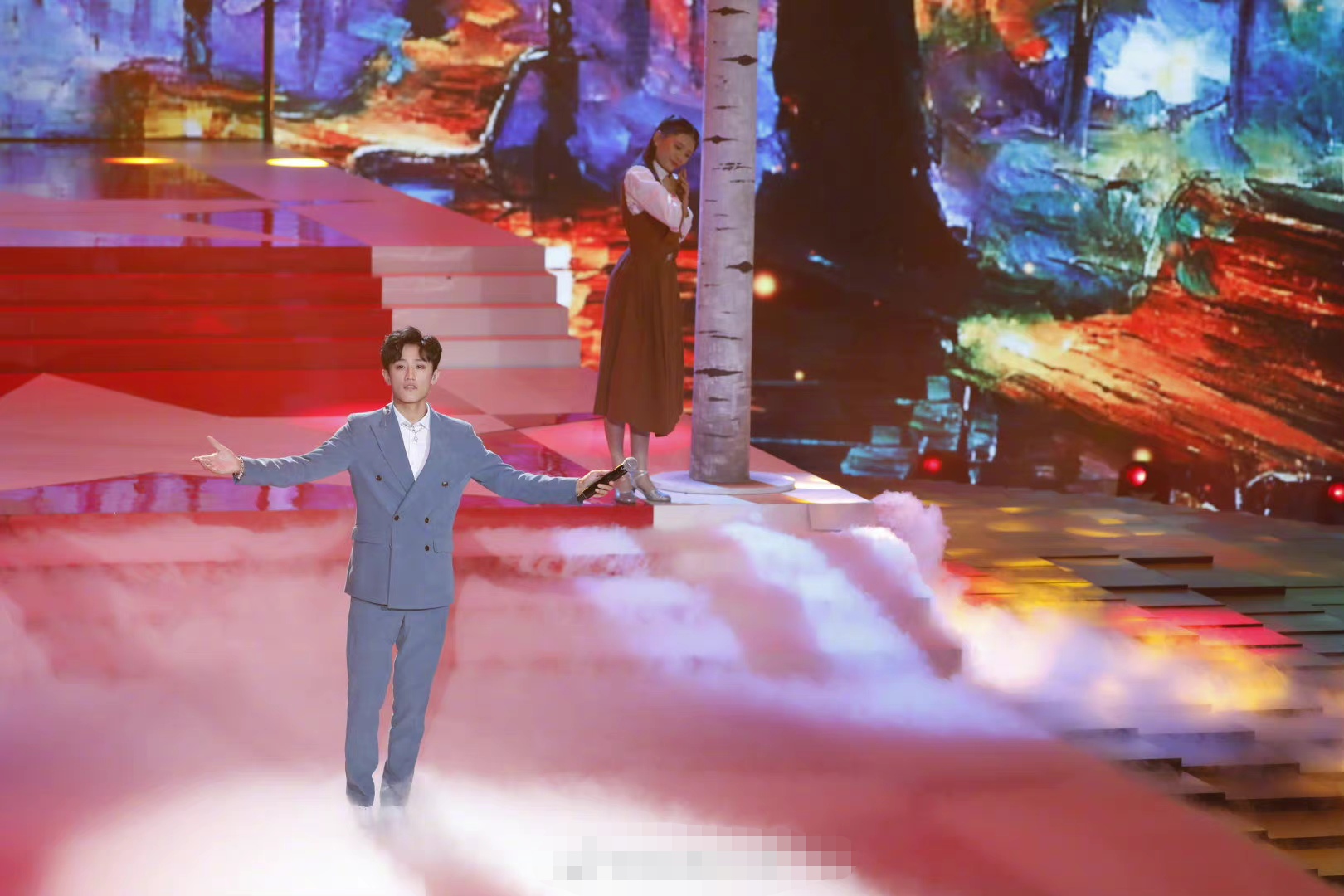 星光大道年赛10进8单人车轮战守山大叔晋级专业评委不满