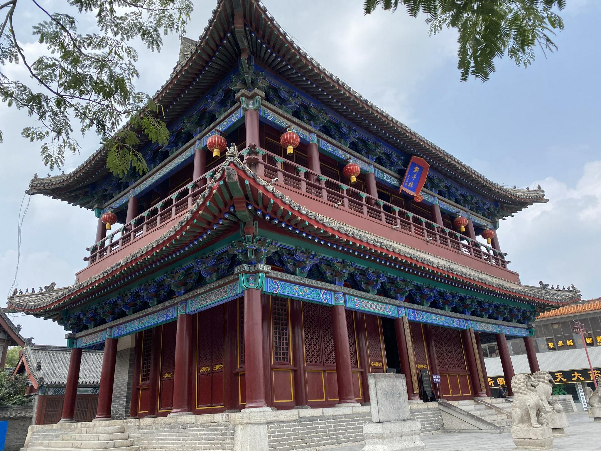 旅游区包括狮子楼和狮子楼旅游城两部分.