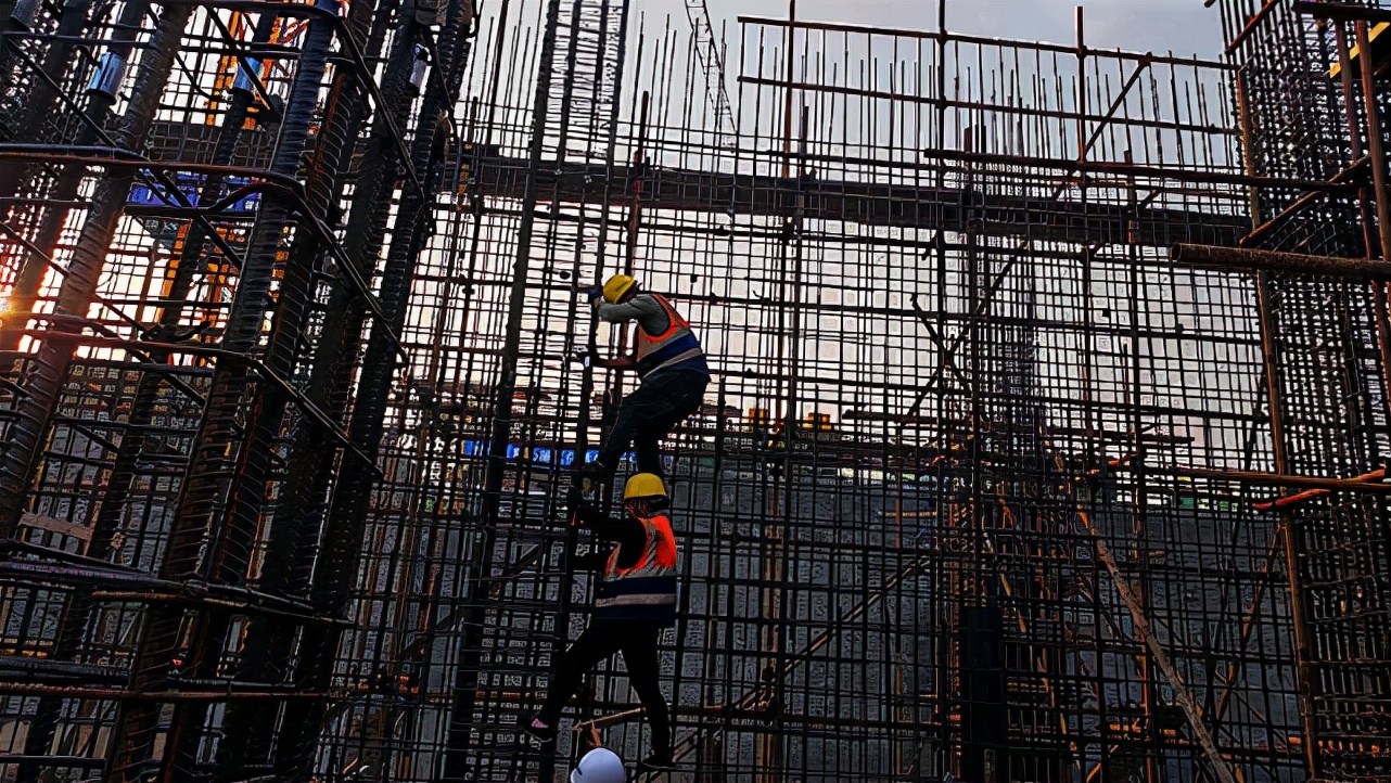 有的农民工人进城打工有的人离开工地怎么回事