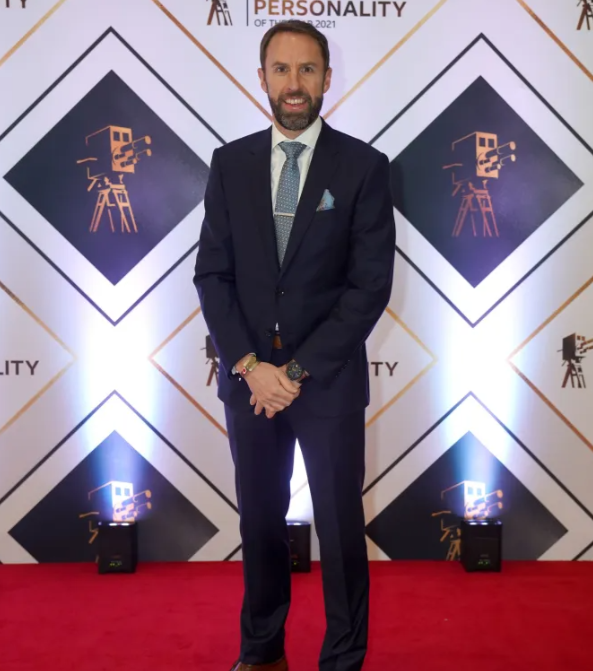 08后亚裔惊现欧洲体育颁奖现场,比全红婵小1岁多|斯凯|戴利|亚裔_新浪