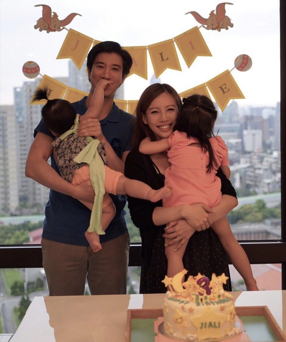 李靓蕾哥哥发声,王力宏终于向李靓蕾道歉,离婚闹剧迎来结局休闲区蓝鸢梦想 - Www.slyday.coM 李靓蕾哥哥发声,王力宏终于向李靓蕾道歉,离婚闹剧迎来结局休闲区蓝鸢梦想 - Www.slyday.coM