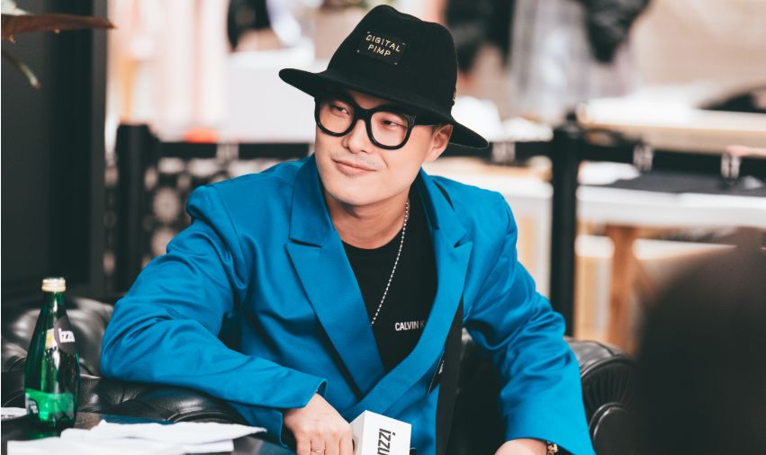 事情的起因是,19日夜里,徐峰立在个人微博发文,让大家别忙着八卦力宏