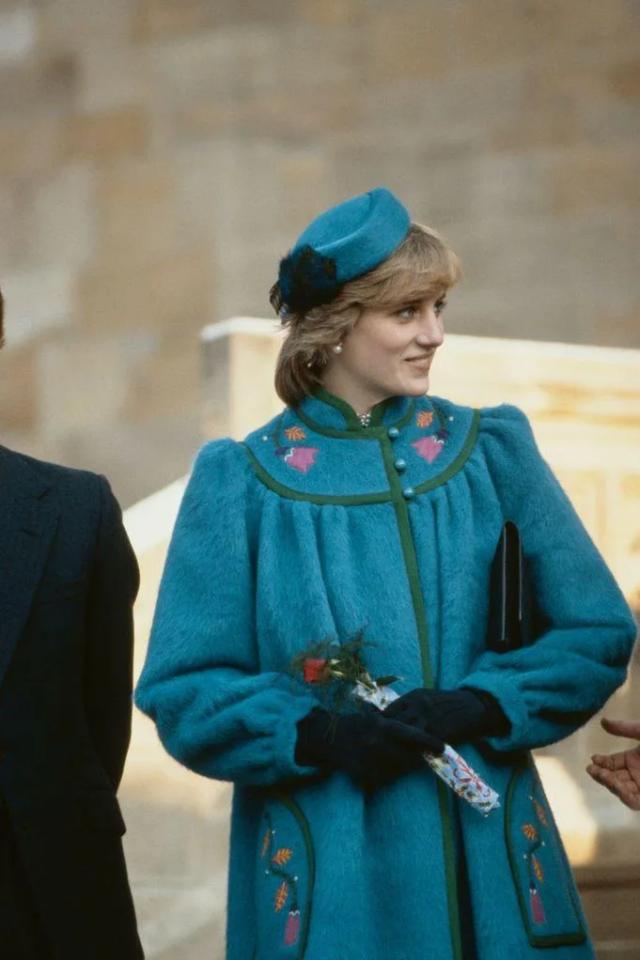 英国女王到戴安娜凯特王妃到梅根看圣诞怎样变王室美服秀
