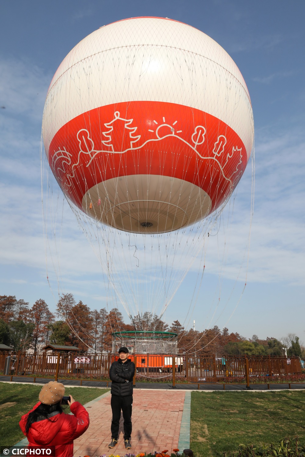 氦气球载人图片