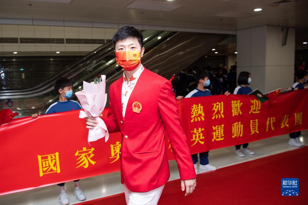 12月19日，内地奥运健儿代表团成员马龙在欢迎仪式上。新华社记者 张金加 摄